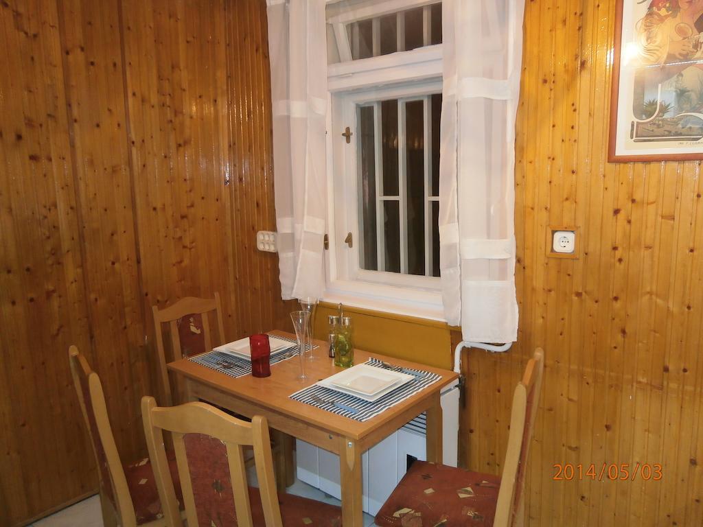 Highland Apartment بودابست الغرفة الصورة