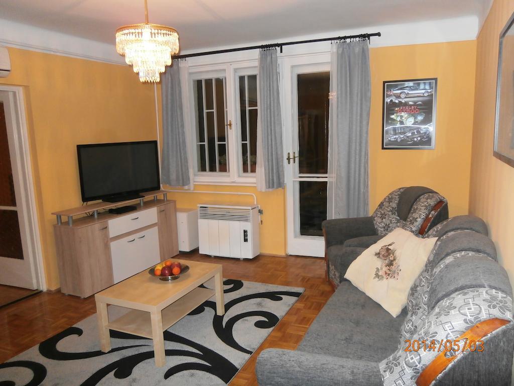 Highland Apartment بودابست الغرفة الصورة